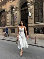 Încărcați imaginea în vizualizatorul Galerie, Rochie satin #white
