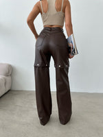 Încărcați imaginea în vizualizatorul Galerie, Pantaloni piele eco capse #brown