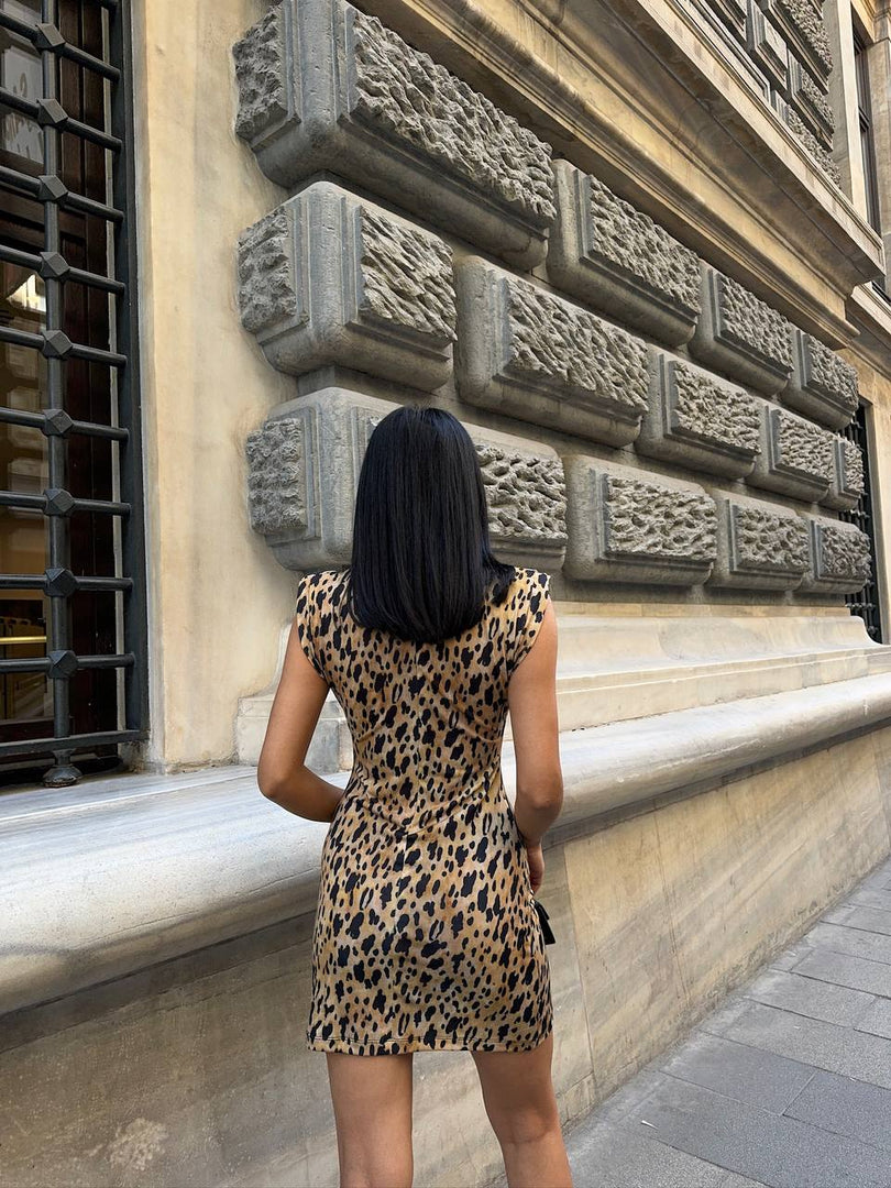 Rochie animal print umeri inalti