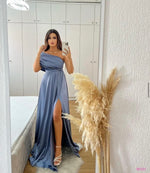 Încărcați imaginea în vizualizatorul Galerie, Rochie Malvina #babyblue
