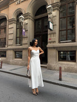 Încărcați imaginea în vizualizatorul Galerie, Rochie satin #white
